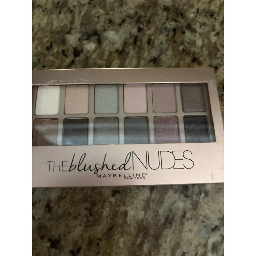 Maybelline New York Blushed Nudes Eyeshadow Palette - Blush, 12 Highly Blendable
